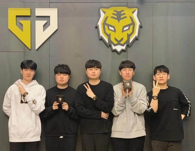 多个变量的 多个变量的