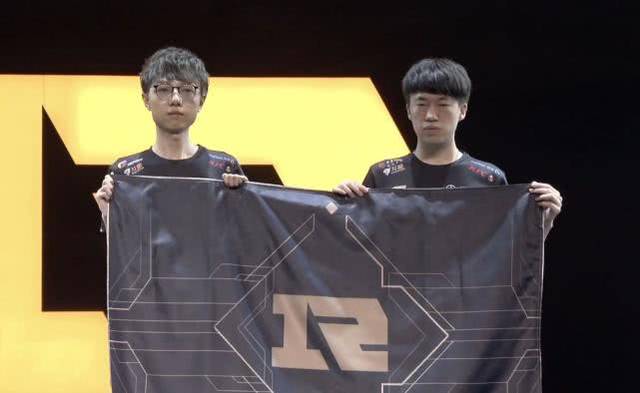 同样具备在 同样具备在